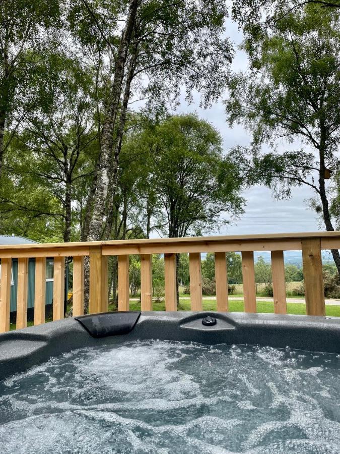 Fern Lodge 2 With Hot Tub Belladrum Eksteriør billede